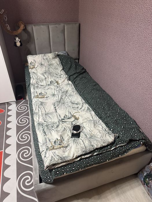 Продам кровать с матрасом