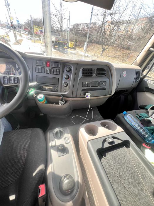 Camion DAF LF 250 FA- 16 tone- prelata cu lift