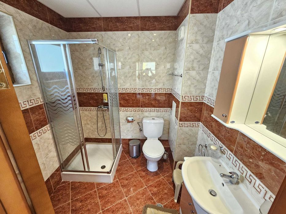 Просторен тристаен апартамент с фронтална гледка море, Първа линия