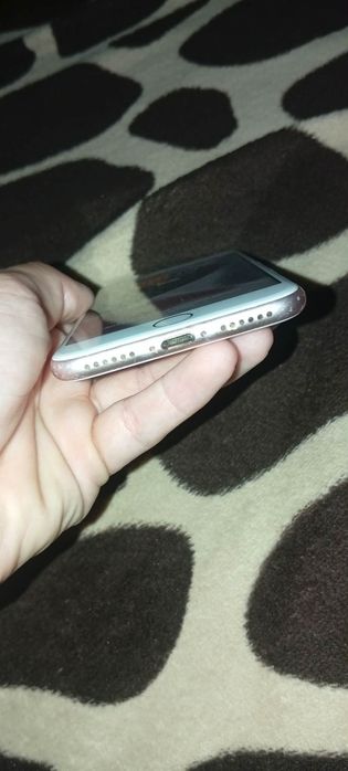 Vând IPhone 7, perfect funcționabil