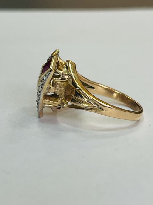 Пръстен бяло злато , рубини и брилянти