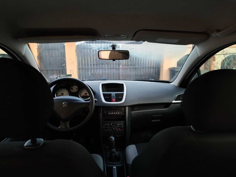 Peugeot 207 NFL Trendy 1.4 VTi 95 CP + GPL, primul proprietar