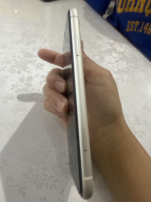 Продам iPhone 11 бу в отличном состоянии