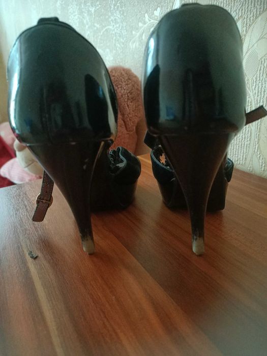 Туфли 37 размер, лакированные.
