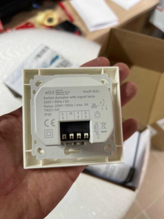 Priza inteligenta Homematic IP 152020A0 cu lampa de semnalizare, alb, montaj standard, consum 0,3W