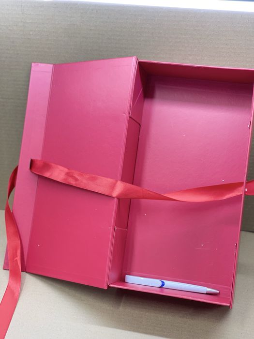 коробка плотная для подарков