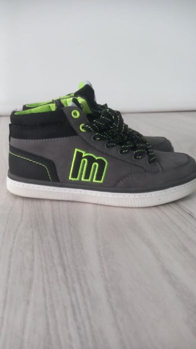 Продам осенние ботинки для мальчика р.31