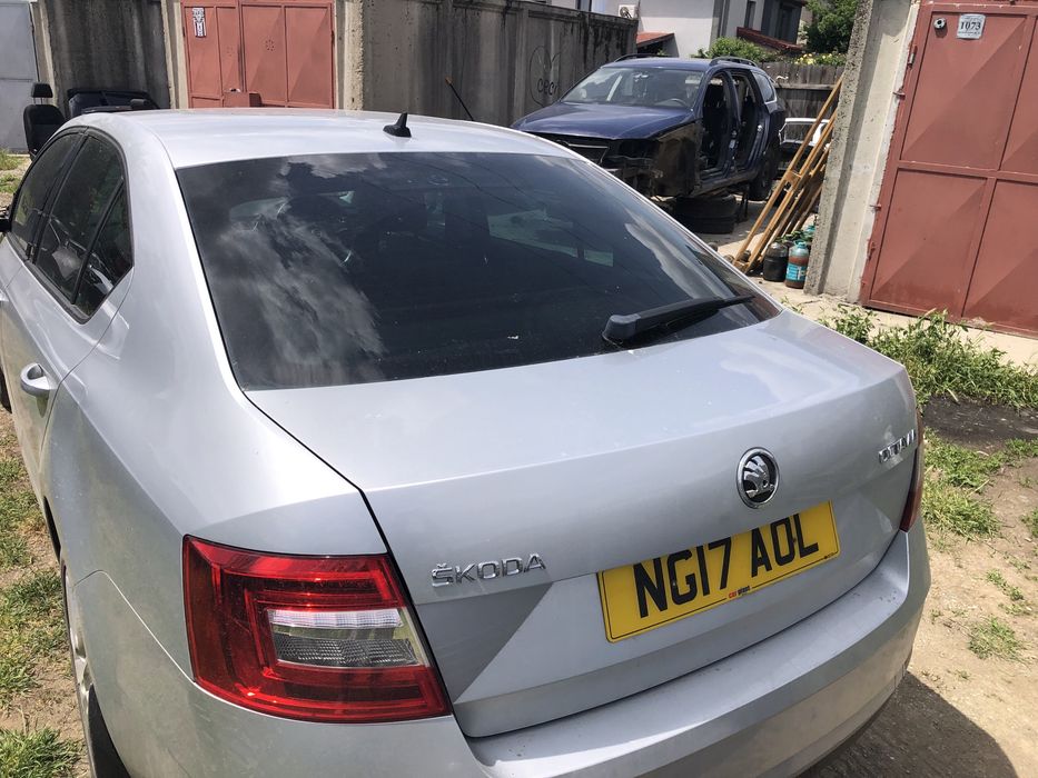 Usa portiera stanga dreapta fata spate Skoda Octavia 3 facelift 2017-2020 cod culoare LA7W HAION BARA SPATE berlina sedan