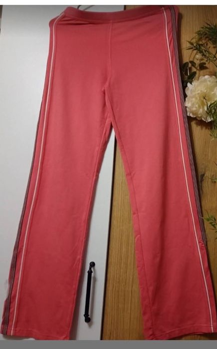 Pantaloni lejeri - reduceri la seturi