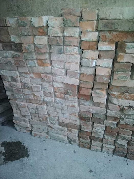 продам кирпич Б/У Самовывоз.Адрес Левый берег, Базовая 1 Б