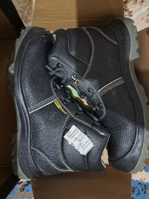 Спец ботинки 43-44,2демисезонные,1зимний.