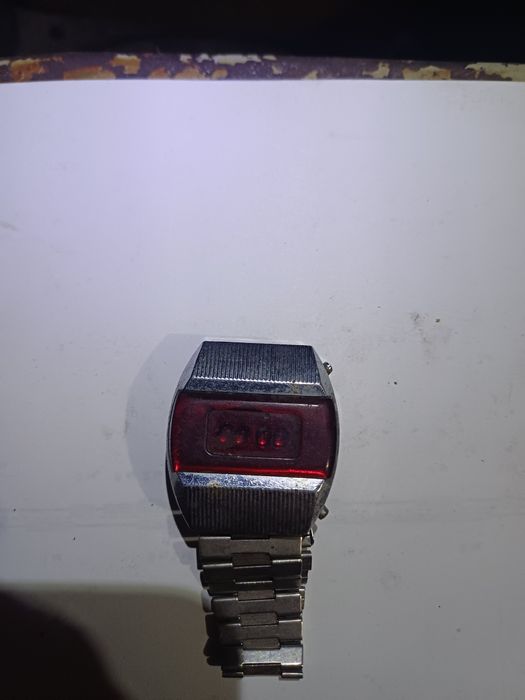 Продам монеты и часы