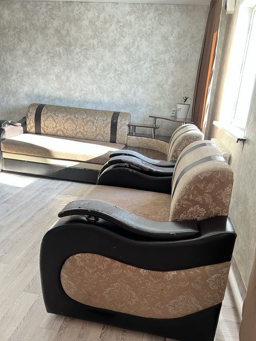 срочно продам диван