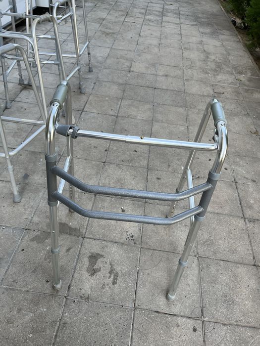 Инвалидни проходилки патерици