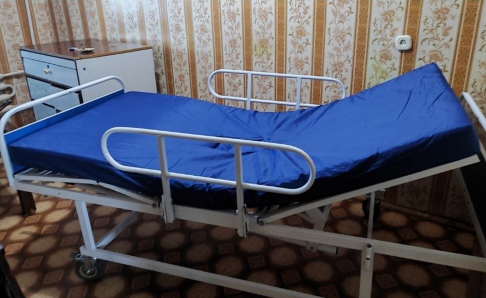 Ko'p funksiyalarga ega tibbiyot krovati.

Doctor Mebel Service kompani