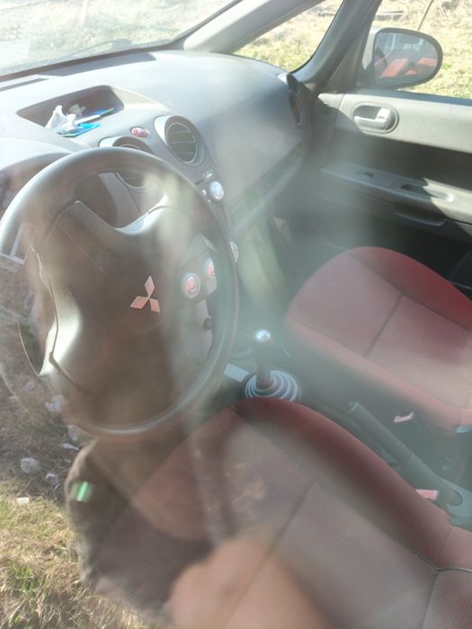 Vând Mitsubishi Colt 2005