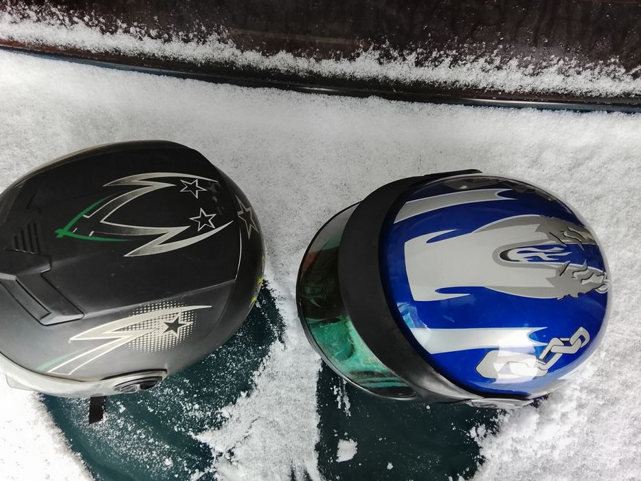 Мото  шлемы несколько