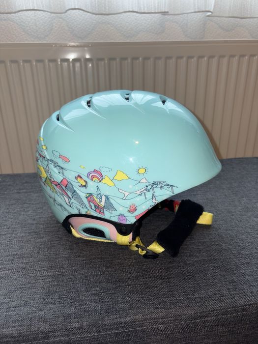 Детска каска за ски на един сезон