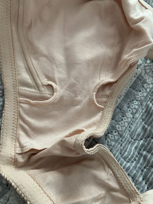 Sutien cu loc pentru insertie burete special postoperatoriu taiere san