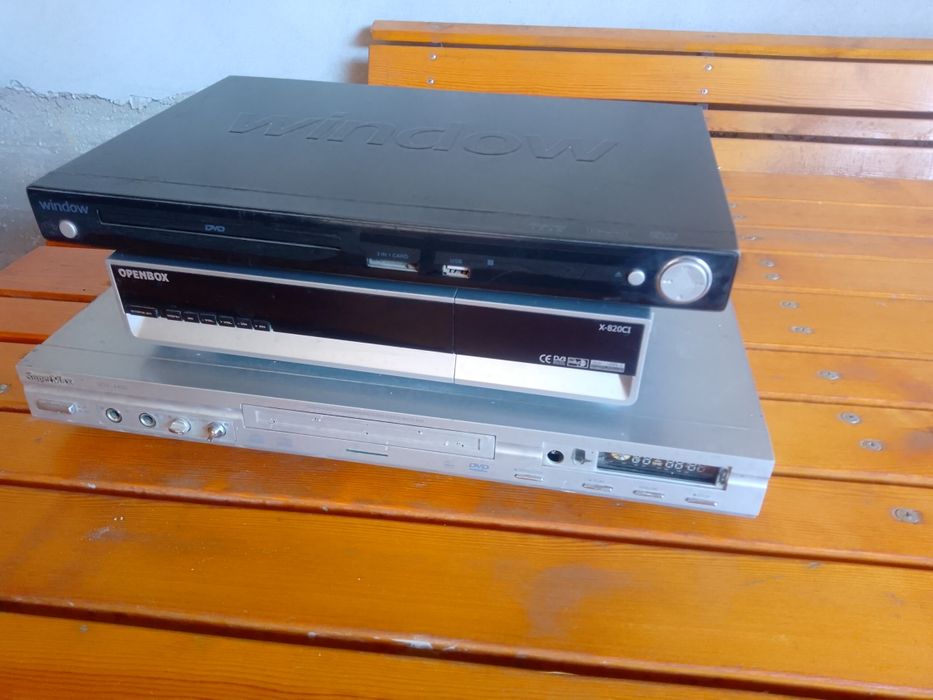 Иккита DVD ва OPENBOX тунер кизикганлага.