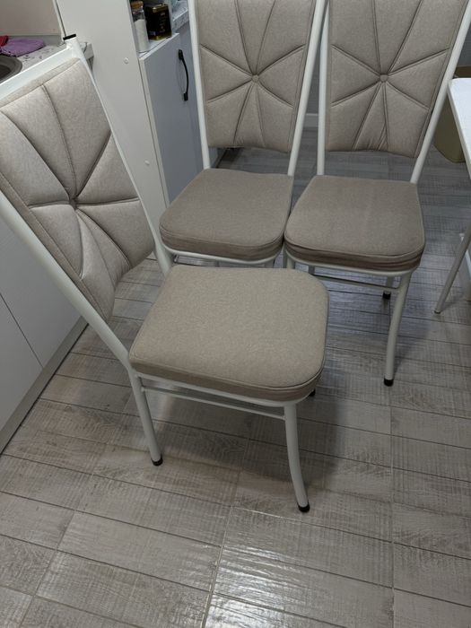 Стол со стульями