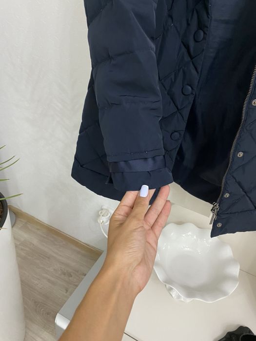 Женская куртка бренда Armani