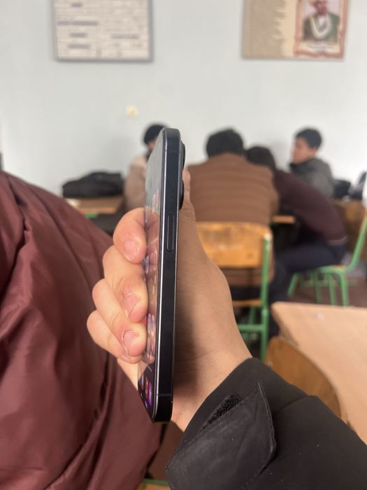 Iphone 15 pro 128 89%.