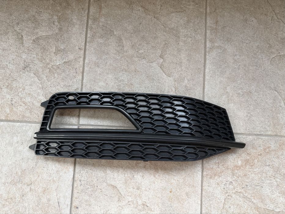 Grilla proiector ceata Audi A4 2015 Facelift pasager