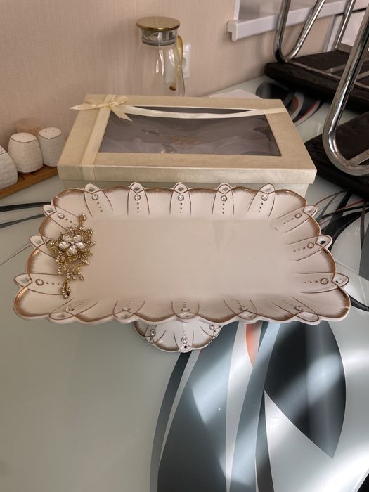 Ваза с золотой оправой