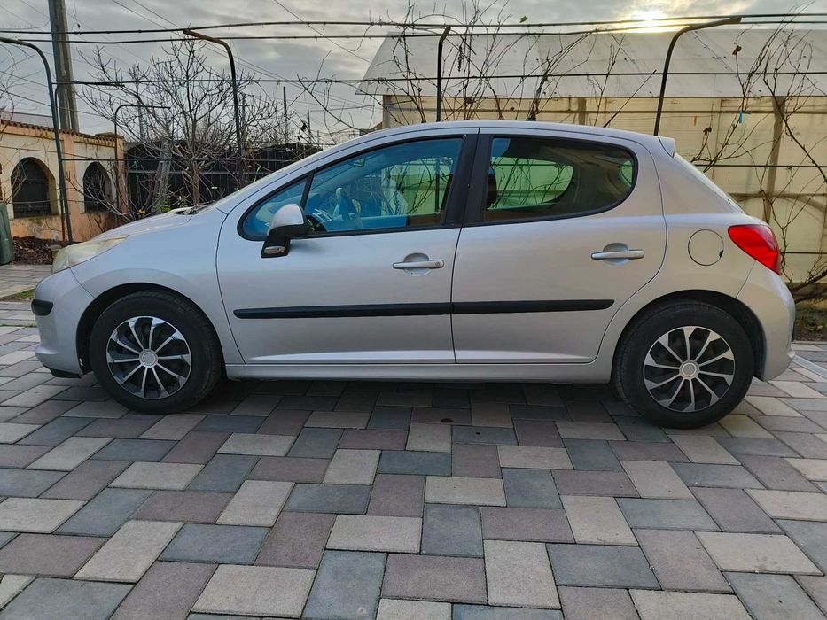 Peugeot 207 NFL Trendy 1.4 VTi 95 CP + GPL, primul proprietar