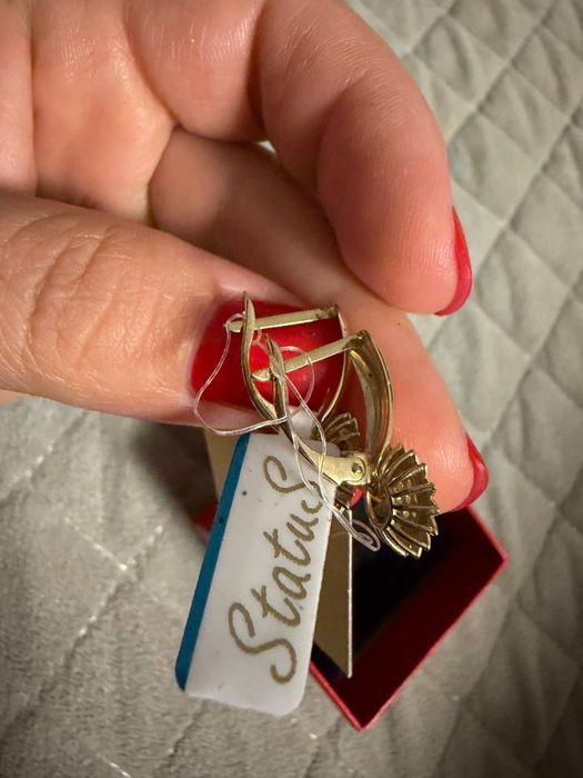 Продам серьги золотые новые 585пробы