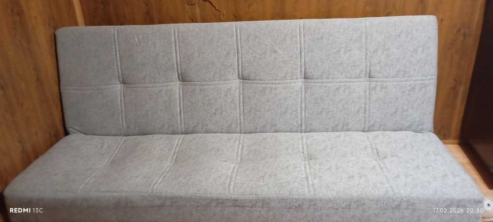 Диван, малко използван.