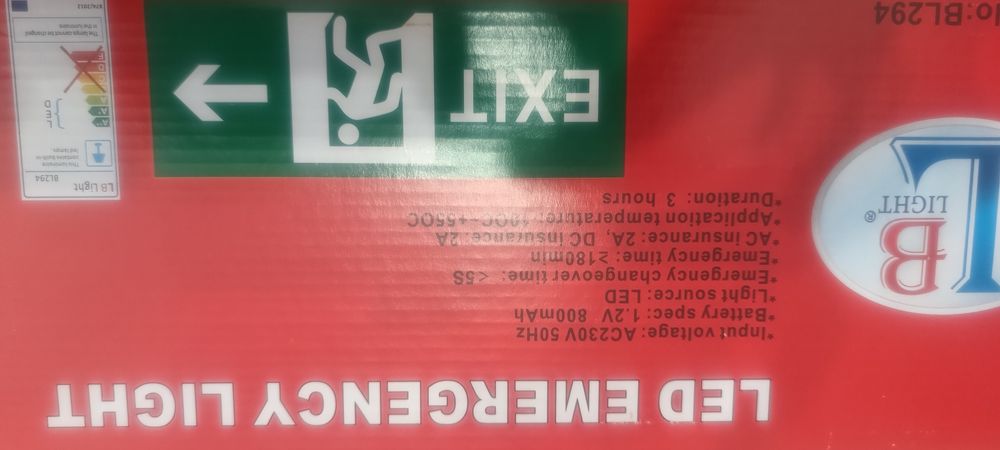 Lampa exit interior-exterior noi la cutie