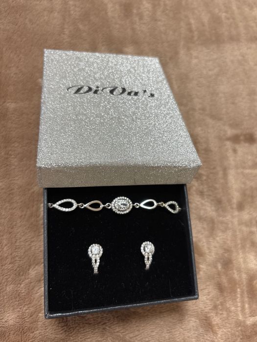 Сет гривна и обеци с цирконий