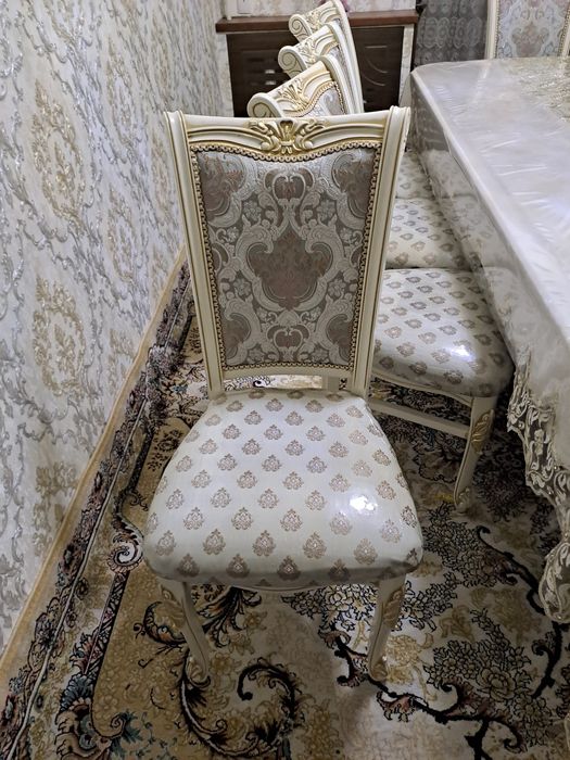 Komplekt stol va stullar, yong'oq