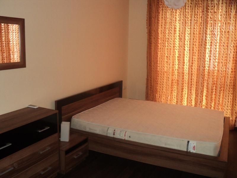 Дава се под наем Тристаен апартамент в София, Витоша - 150 кв.м за 1000 € - Снимка #2