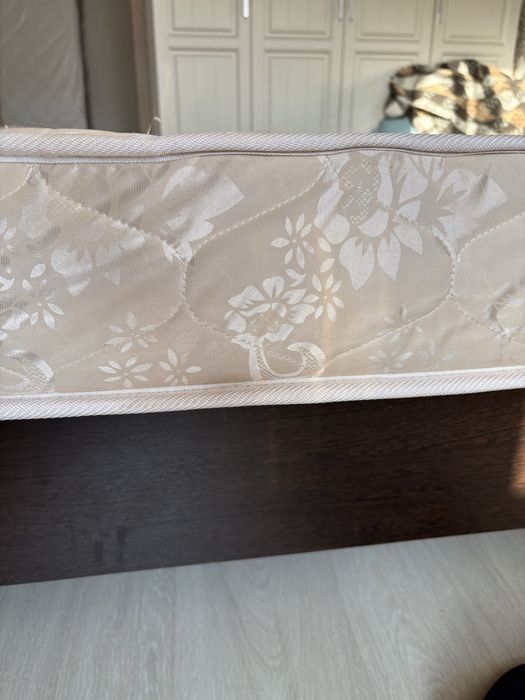 Продам матрас пружинный