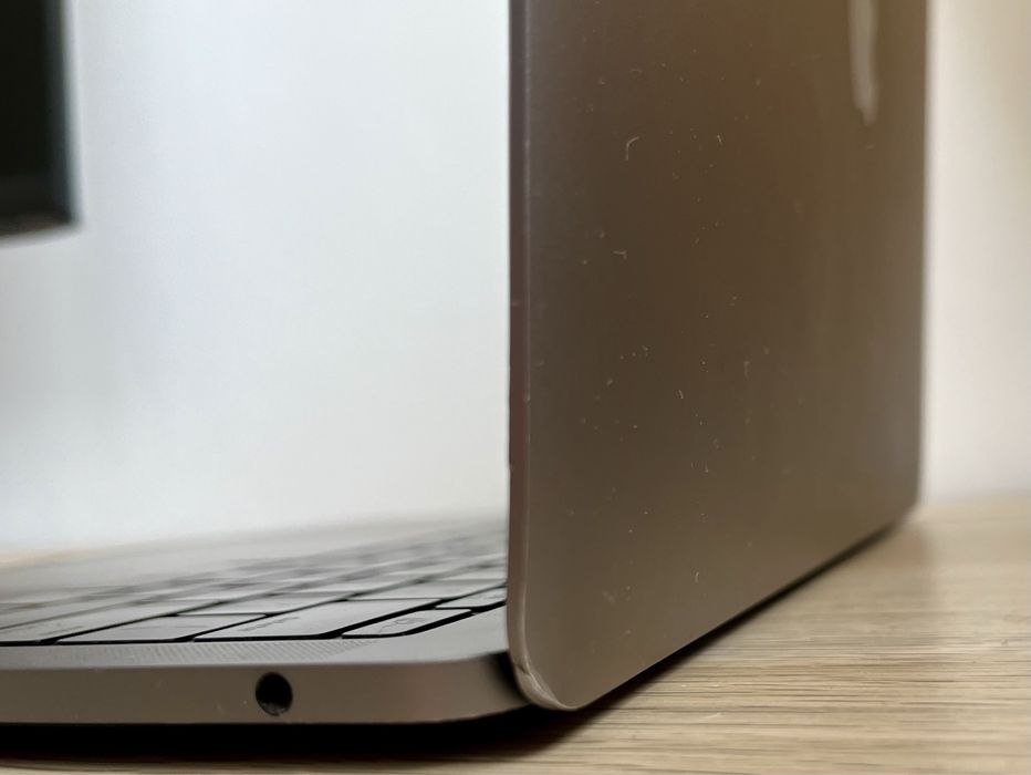 Vând MacBook Pro 13.3 Inch 16GB RAM