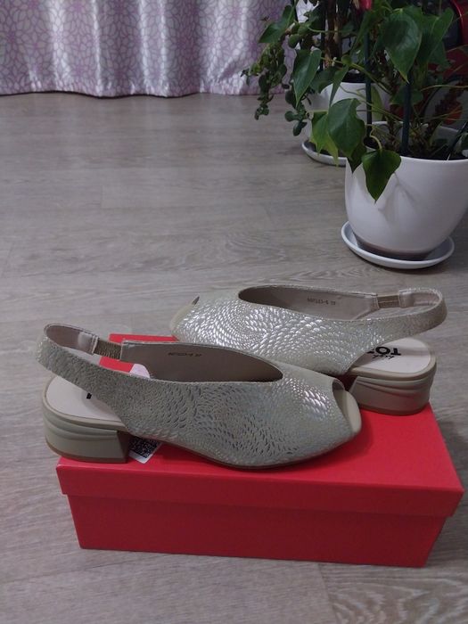 Продам туфли-босоножки новые