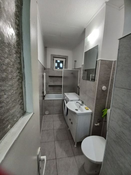 Închiriez apartament cu 2 camere