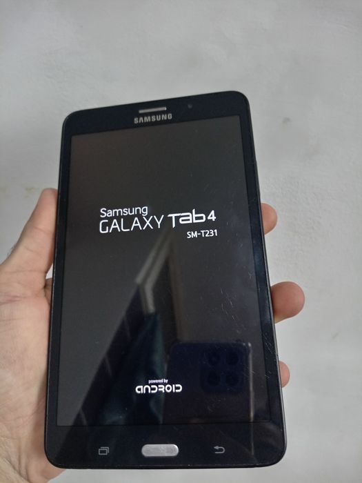 Планшет сотилади Samsung Tab 4