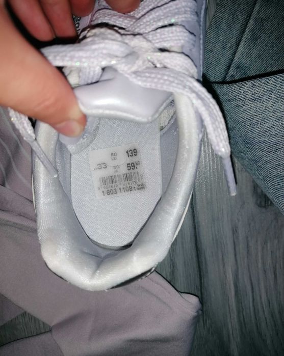 Adidasi Reebok nr 33 potriviți si pt 35 preț redus