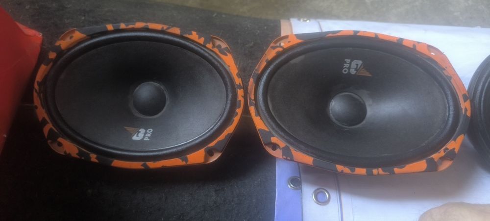 Колонки в машину зад перед