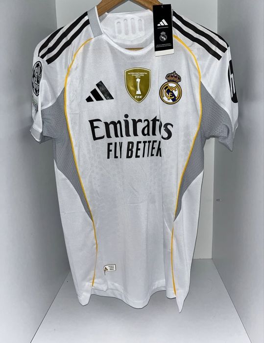 Tricou fotbal alb nr 7 cu Vinicius-Marime M-sezon 25/26