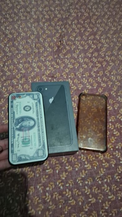 iPhone 8 64гб в нормальном состоянии