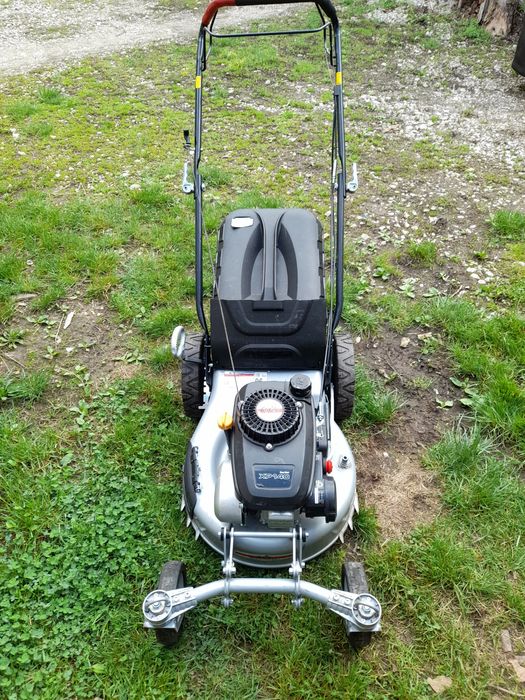 Бензинова самоходна косачка