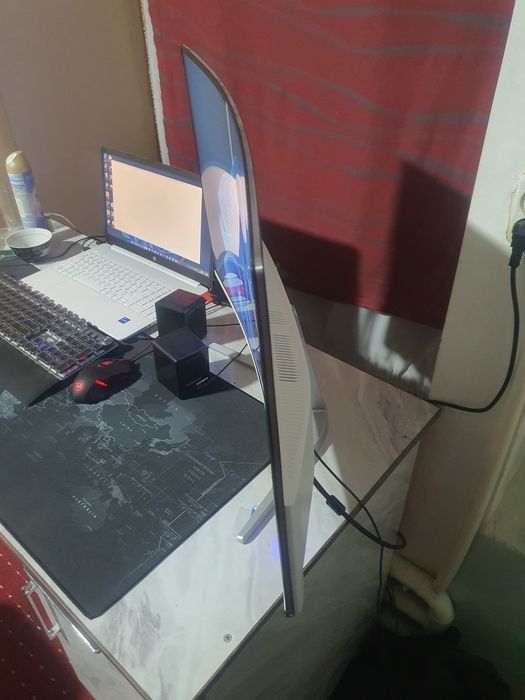 Монитор изогнутий Artel