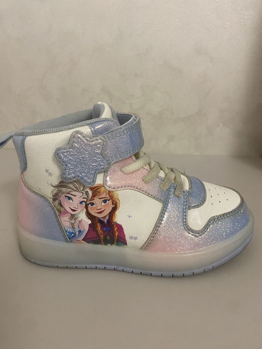 Ghete Frozen fetite