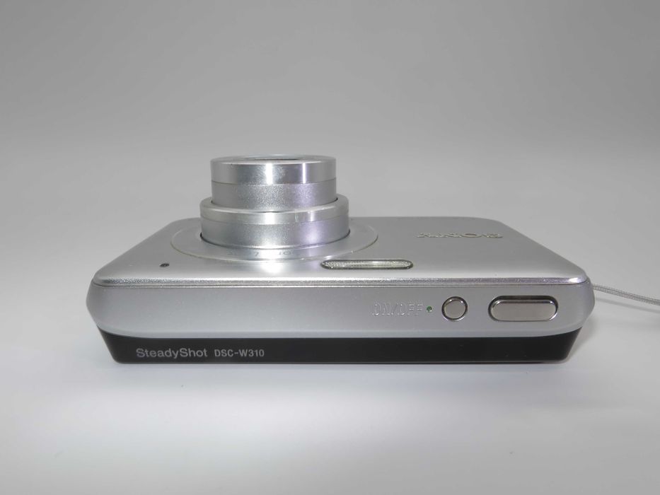 Sony Cyber-shot DSC W310 ултра компактен фотоапарат в сребърен метален корпус, цифрова камера в чудесно състояние, пълен комплект, работи отлично