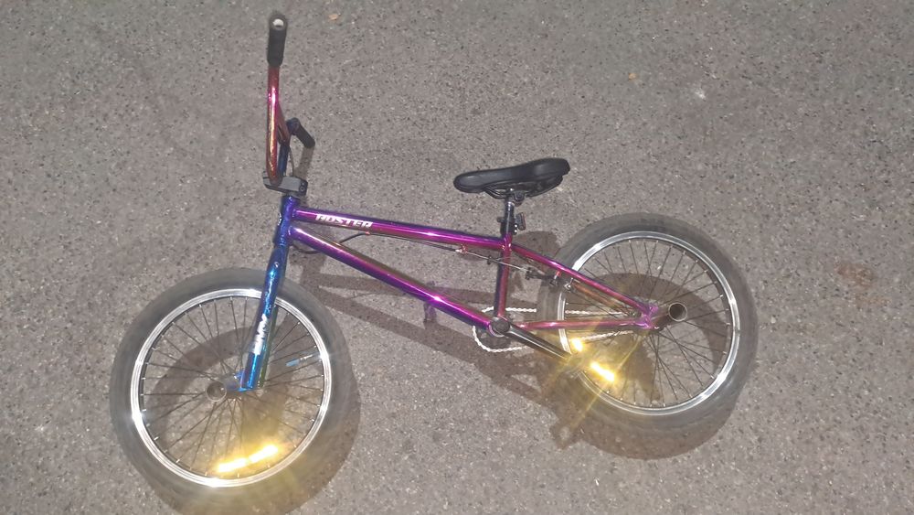 Продам велосипед BMX  цвет мультиков
